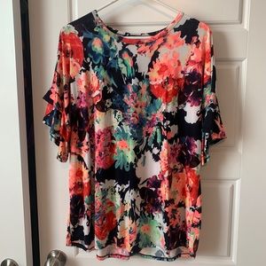 Heimish brand, floral, flutter sleeve top, Size L